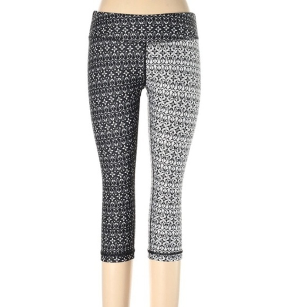 Reebok sz L black athletic stretch Capri leggings